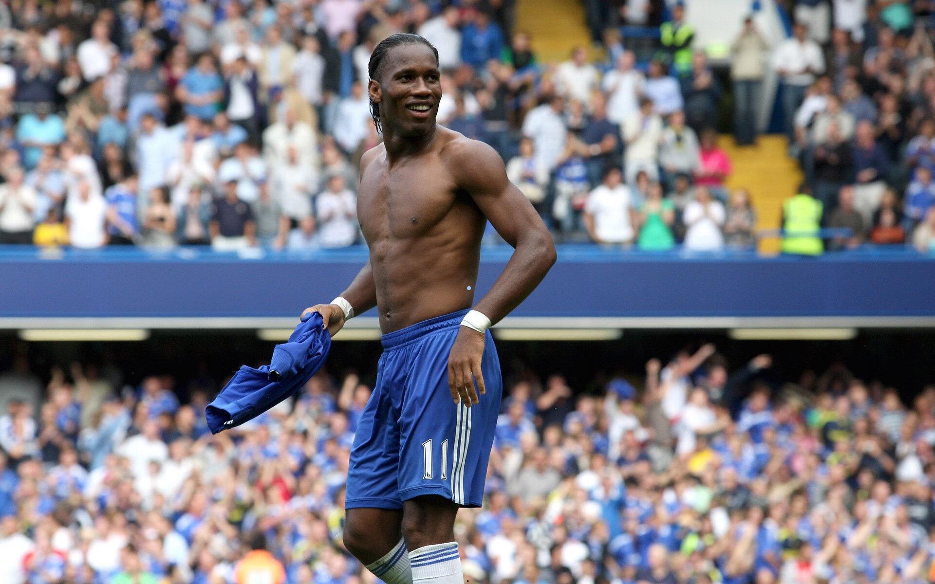 温情超越胜负！姆巴耶赠衣颁奖男孩，诠释足球最美全场最佳